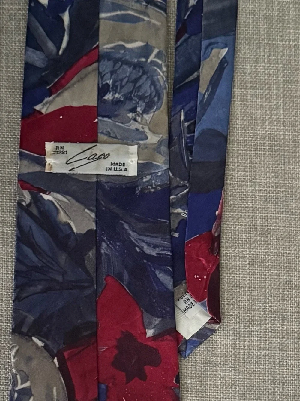 Vintage Caco Men’s necktie made in the USA Abstract red, blue, gray/cream